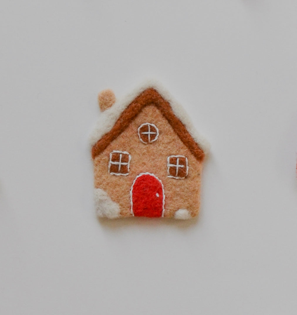 Spilla casetta di marzapane