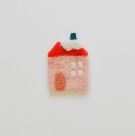 Spilla casetta innevata